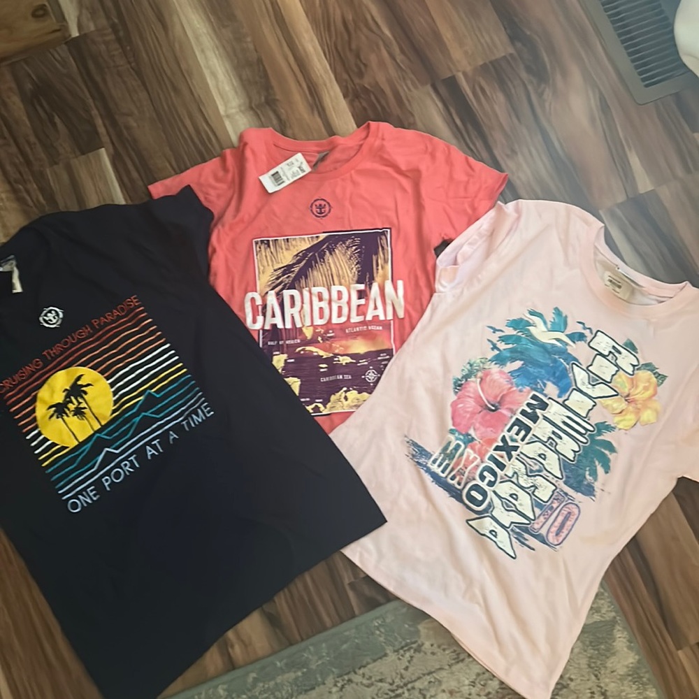 3  New T-shirts SZ S